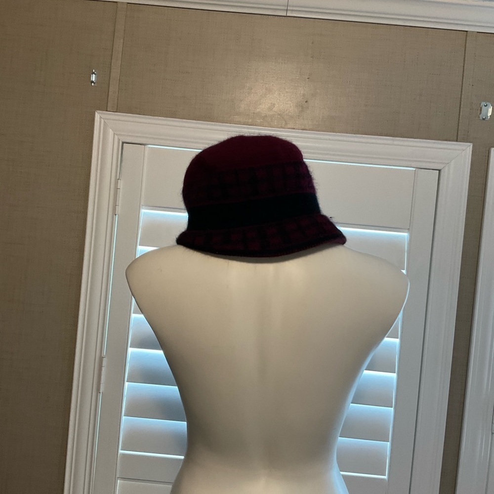 SHEIN Burgundy and Black Checkered Hat - Picture 4 of 7